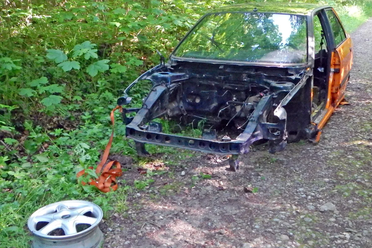 Kreuzlingen: Autorahmen im Wald deponiert - Zeugen gesucht