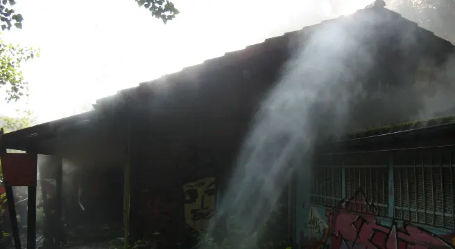 Brand eines Clubhauses in Birr
