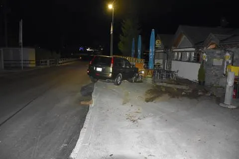 Grüsch GR - Endstation Sichtschutzwand und Restaurant-Mobiliar