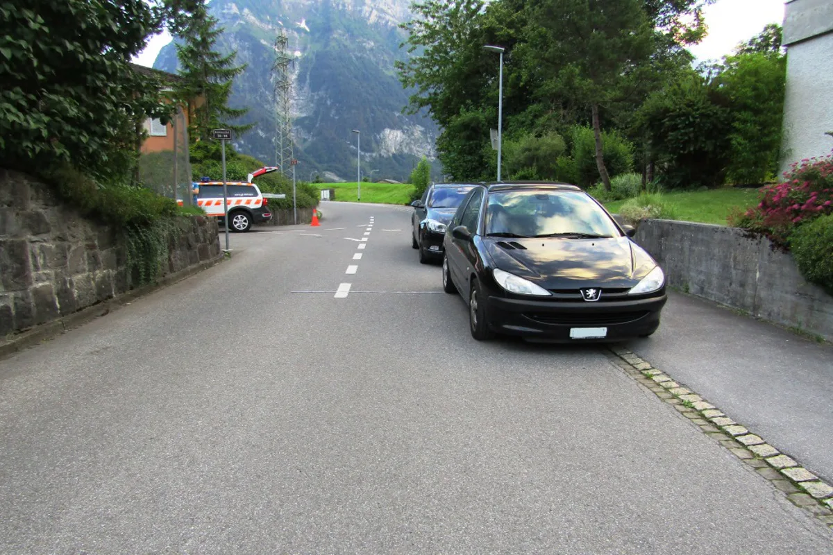 Alkohol im Spiel: Verkehrsunfall in Netstal