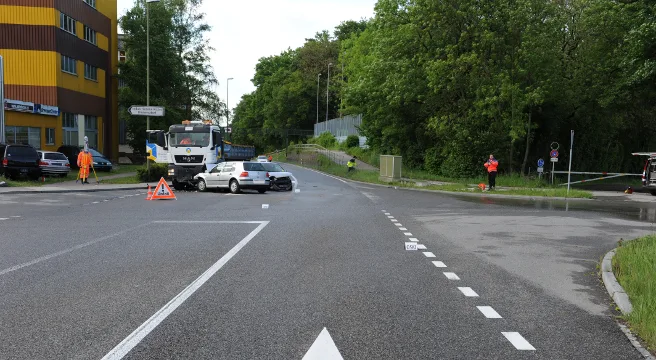 Zwei Verletzte nach Crash in Birmensdorf