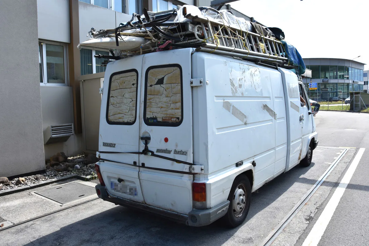 Stans NW - Lieferwagen mit massiver Überlast auf der A2 unterwegs 
