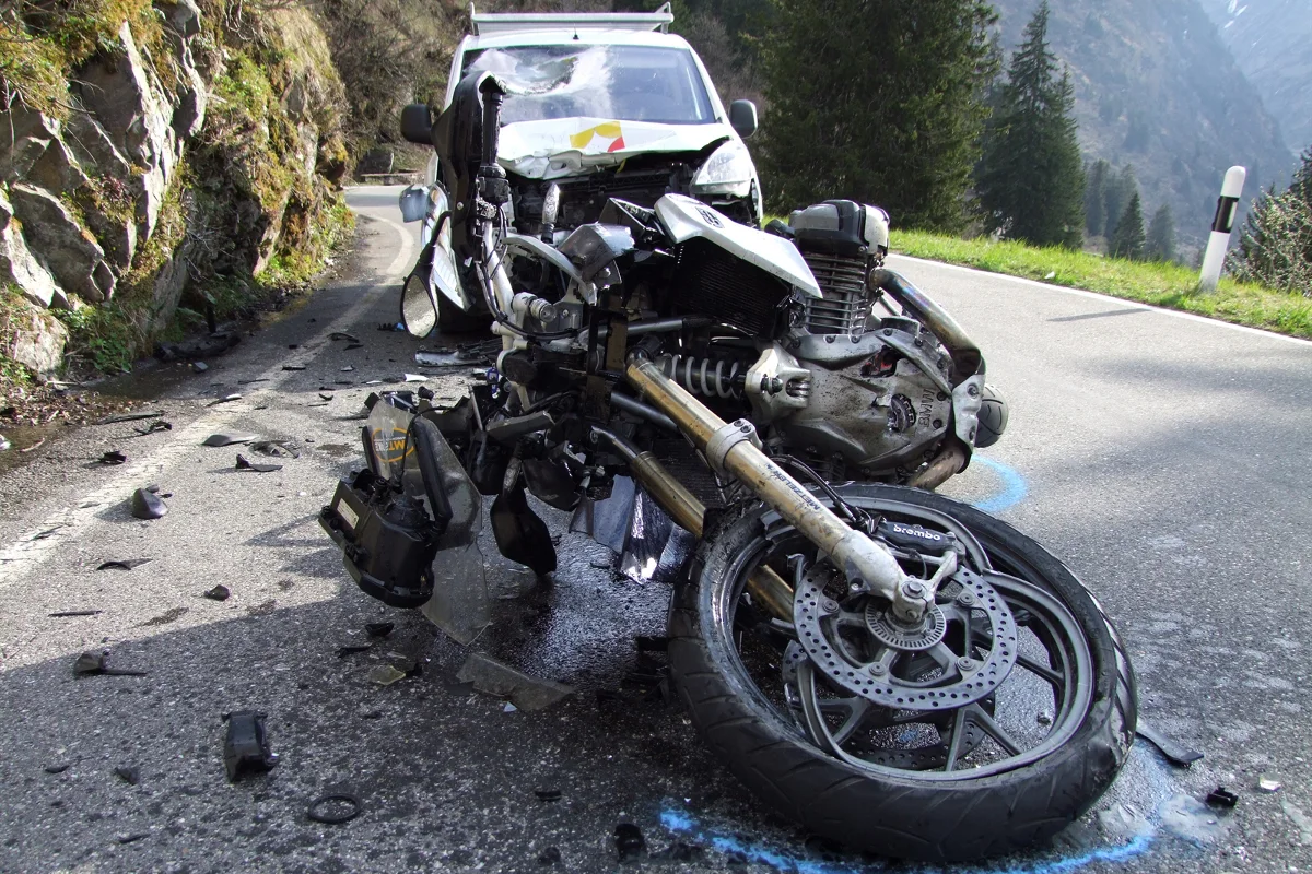 Frontalcrash am San Bernardinopass fordert Schwerverletzten