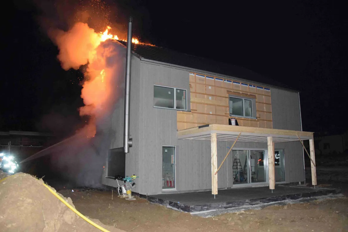 Lüterkofen SO - Brand in einem unbewohnten Einfamilienhaus-Neubau ausgebrochen