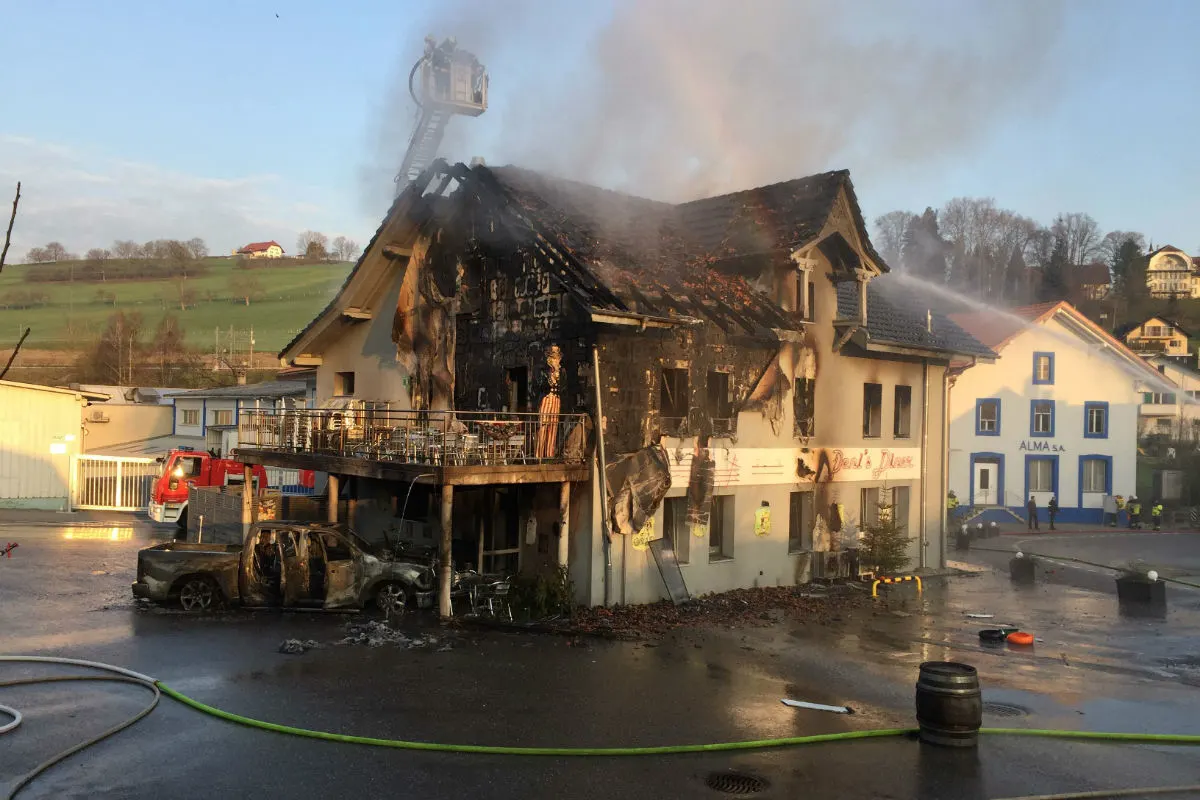 Cormagens FR - Restaurant völlig ausgebrannt