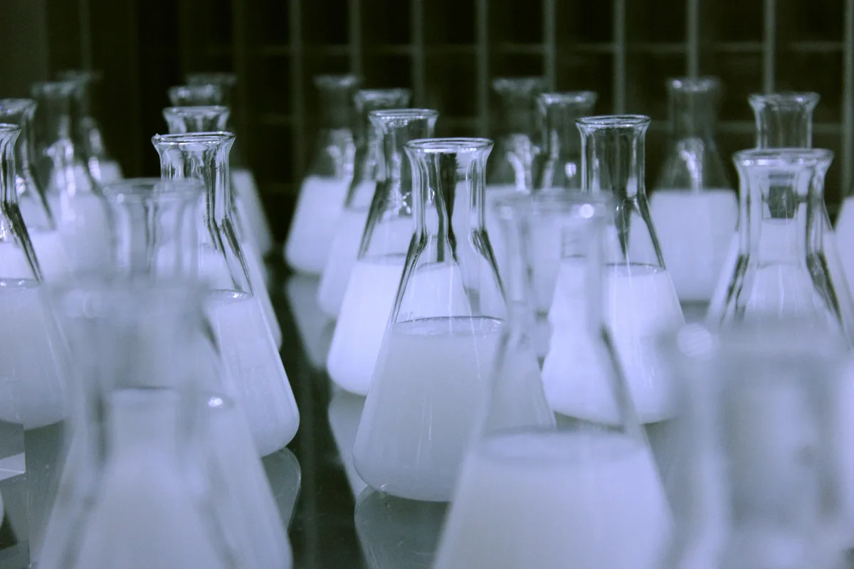Explosion in Prattler Chemiefabrik - drei Verletzte