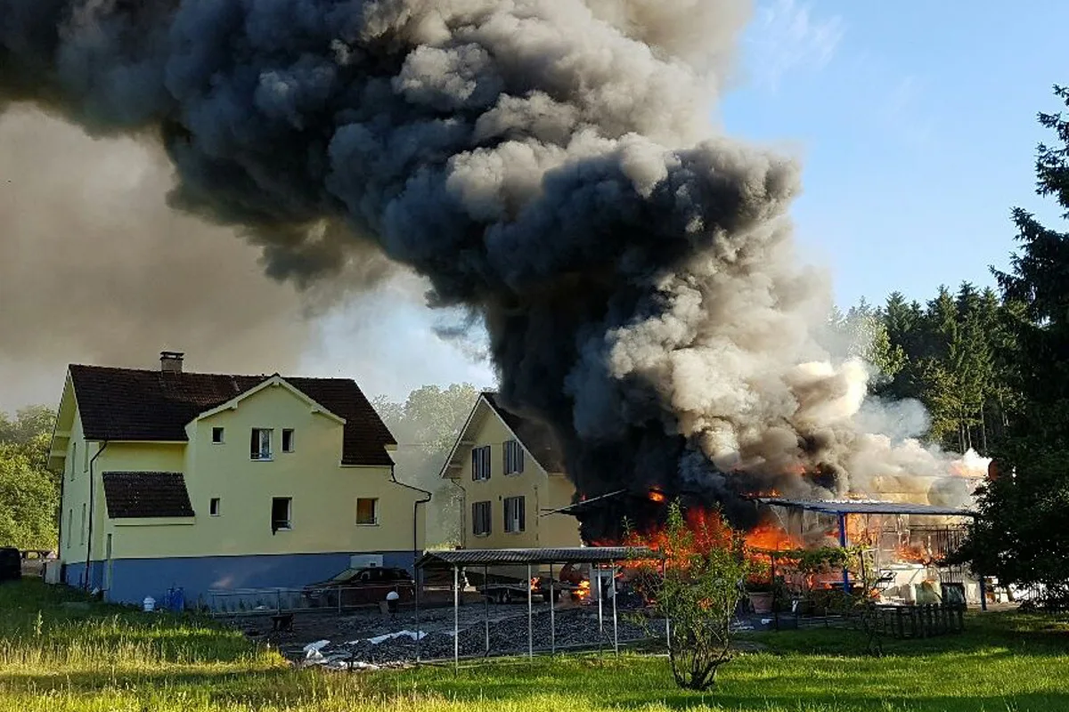 Garage in Oftringen AG komplett ausgebrannt