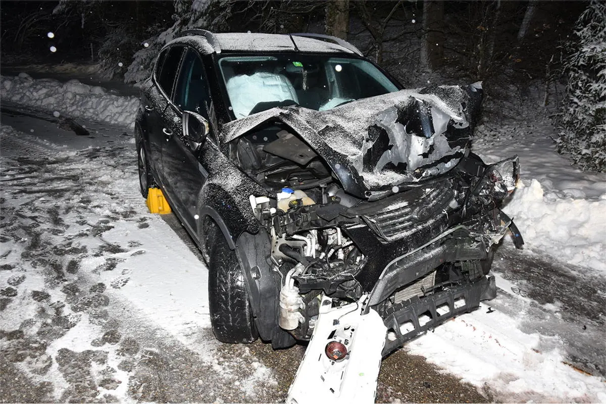 Engelburg SG - Frontalkollision zwischen Auto und Lastwagen