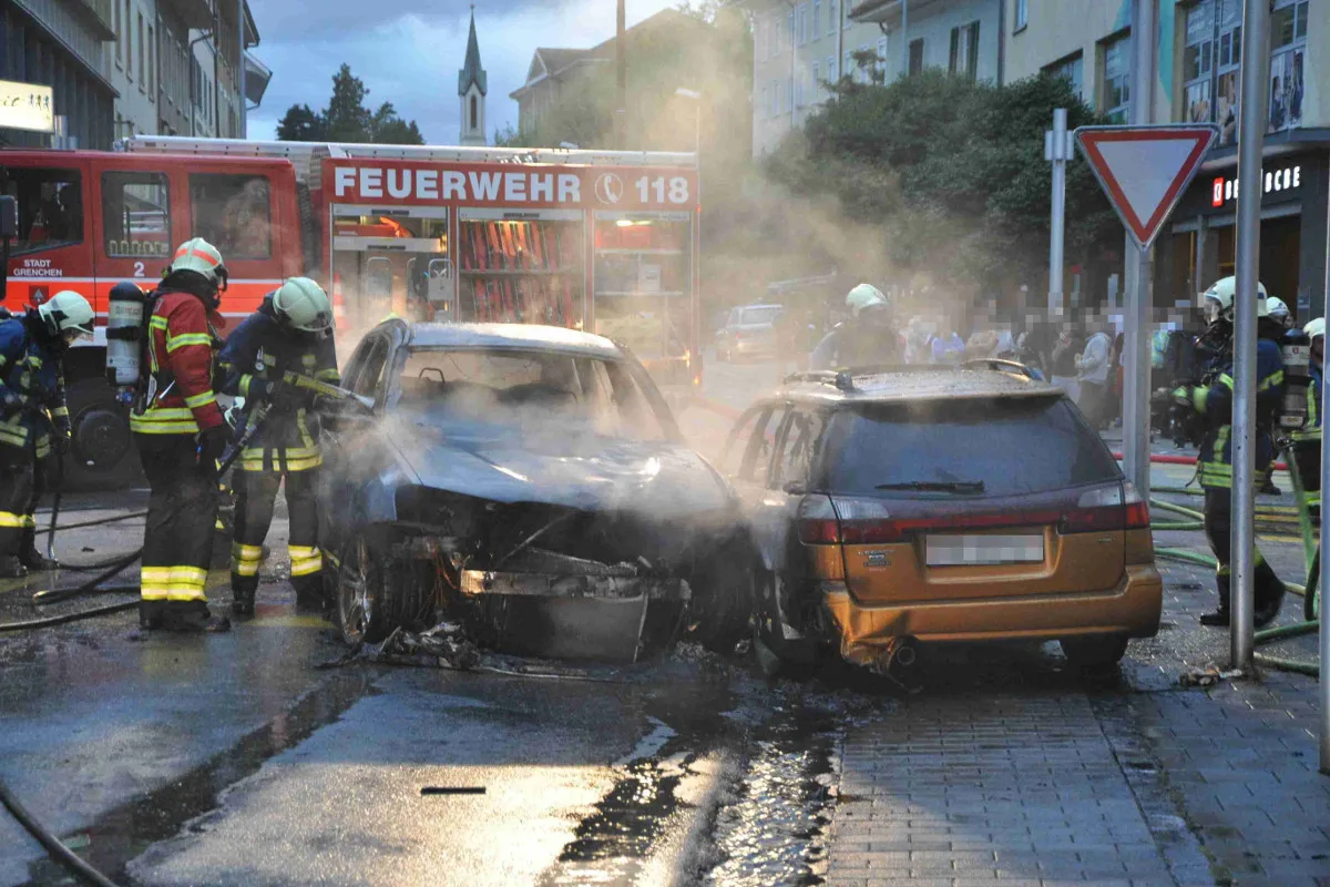 Grenchen SO - Autos fangen nach Crash Feuer