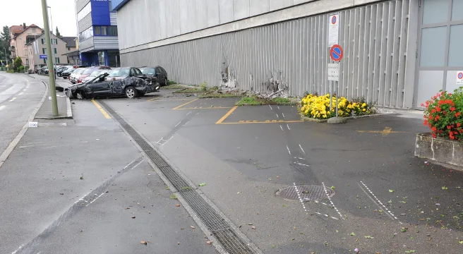 Thalwil: Flucht vor Polizei endet mit Selbstunfall