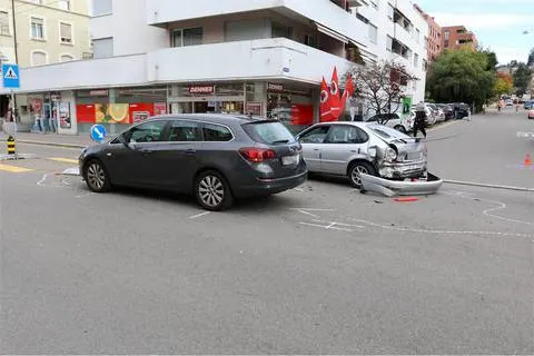 St.Gallen SG - Verletzte Person nach Auffahrunfall