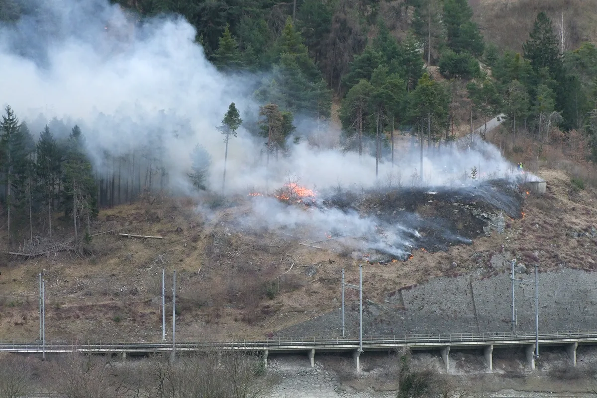 Lagerfeuer löst Flurbrand in Reichenau-Tamins aus
