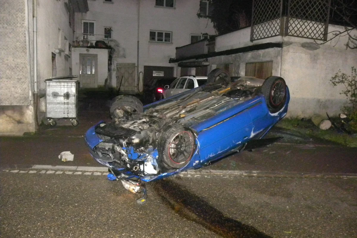 Rothenhausen TG - Autofahrer (20) verunfallt unter Alkoholeinfluss