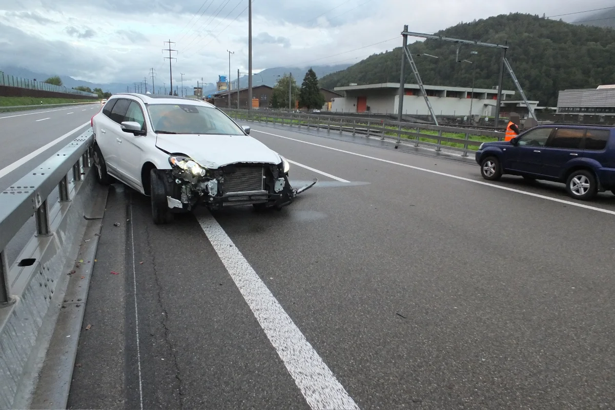 Zwei Verletzte bei VU auf der A3 bei Mels