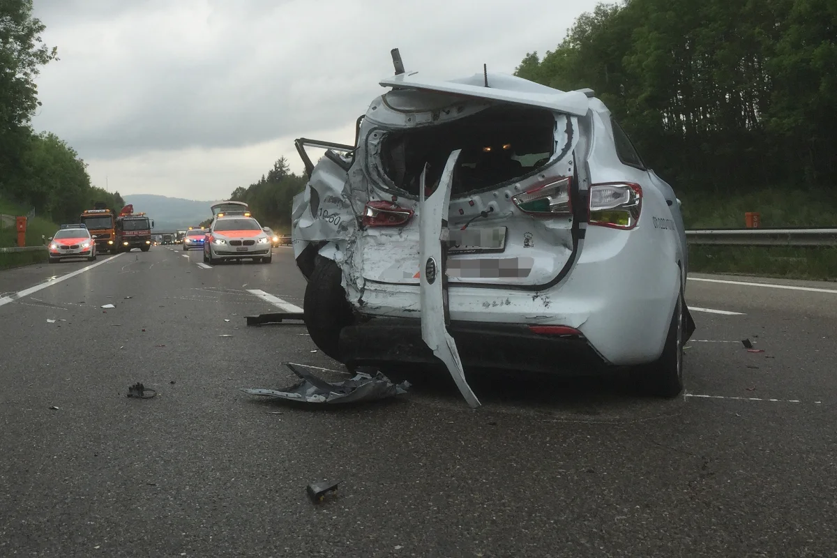 Niederwil: Zeugenaufruf nach Auffahrcrash auf der A1