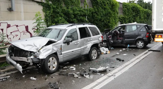 Heftiger Frontalcrash in Liestal - Mann eingeklemmt
