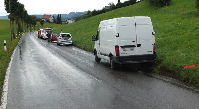 Auffahrcrash in Gebertingen - Lieferwagen gesucht