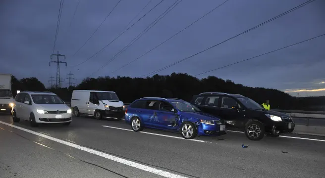 Wiedlisbach: Crash mit mehreren Autos - Unfallverursacher geflohen