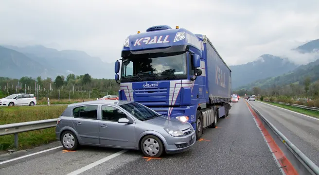 Stau wegen Unfall auf der A13 bei Zizers