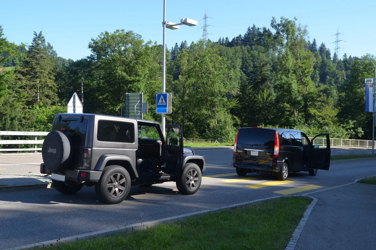 Lustmühle AR - Auffahrunfall vor Fussgängerstreifen