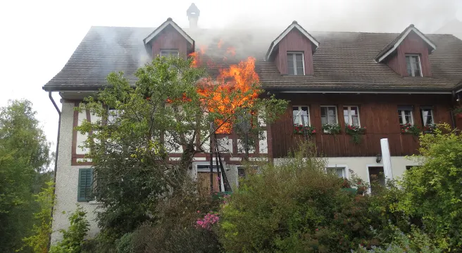 Regensberg: Wohnung in Brand geraten
