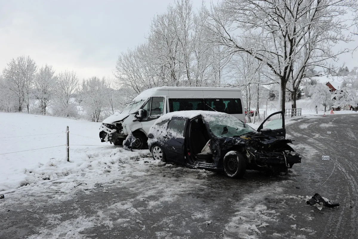 Verletzte bei Frontalcrash in Pfäffikon