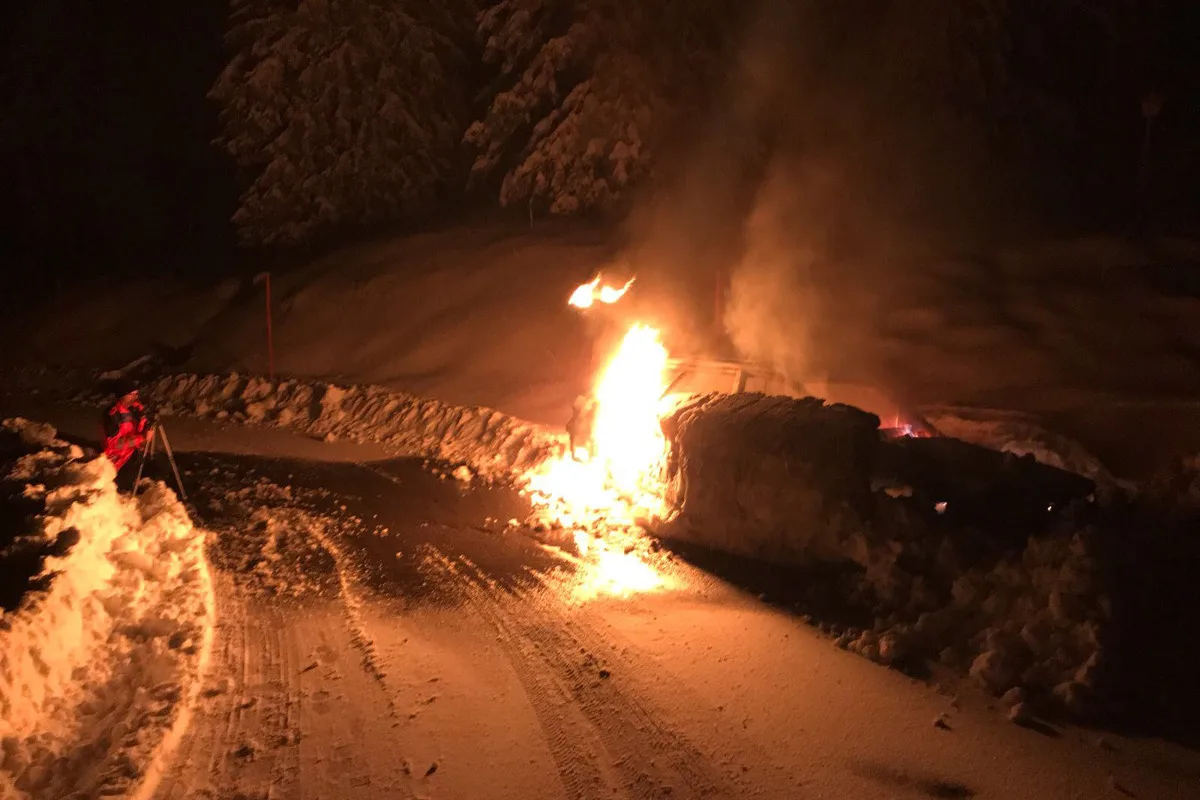 Oberiberg SZ - Auto fängt Feuer