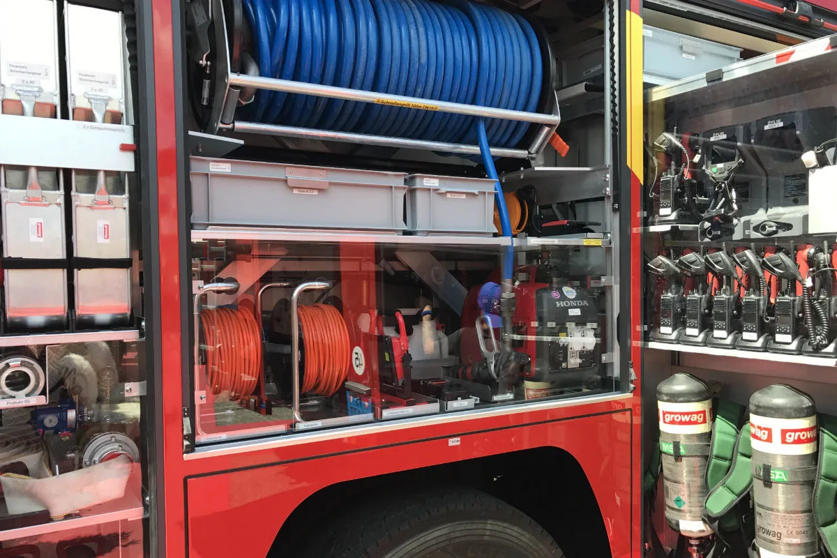 Schleitheim SH - Fahrzeugbrand in Garage