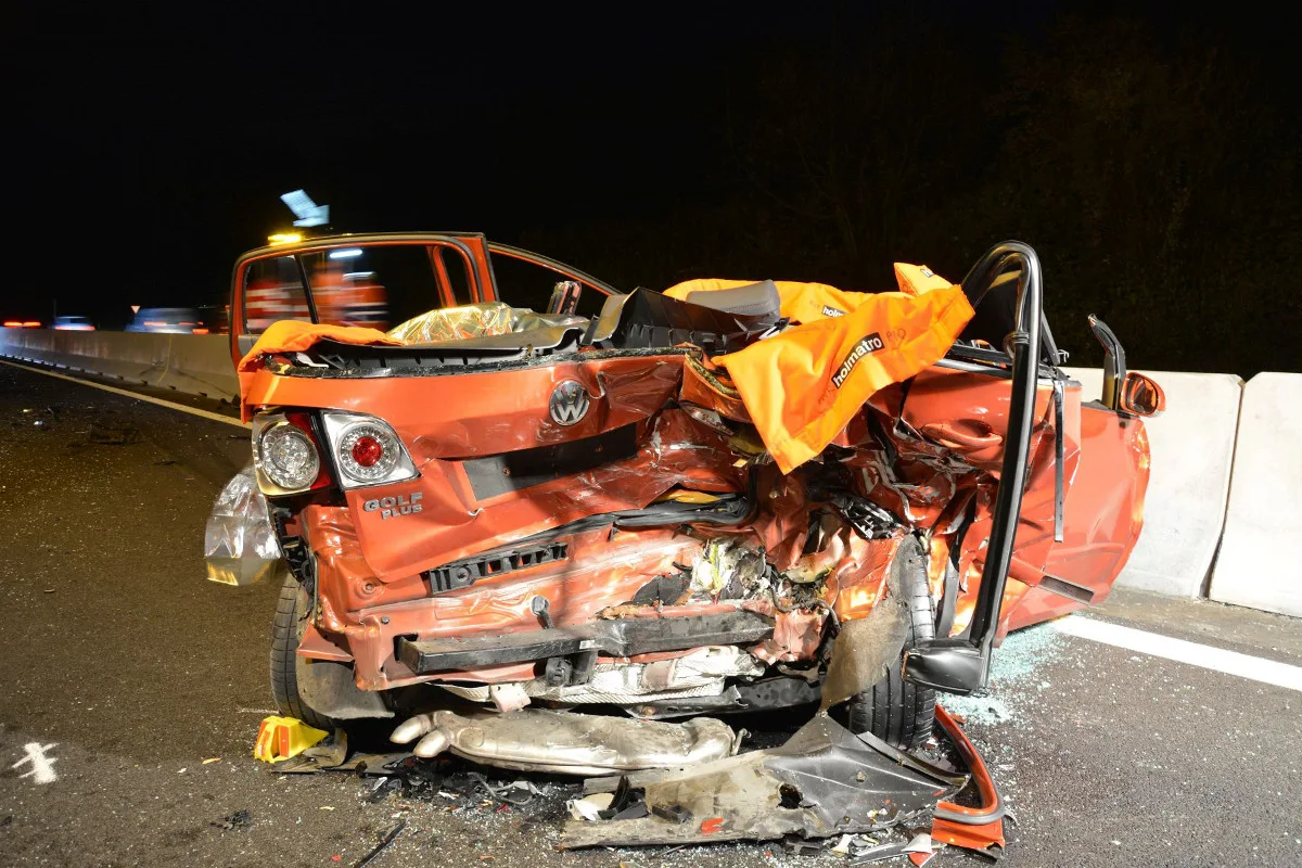Reinach BL - Crash fordert Todesopfer und drei Schwerverletzte