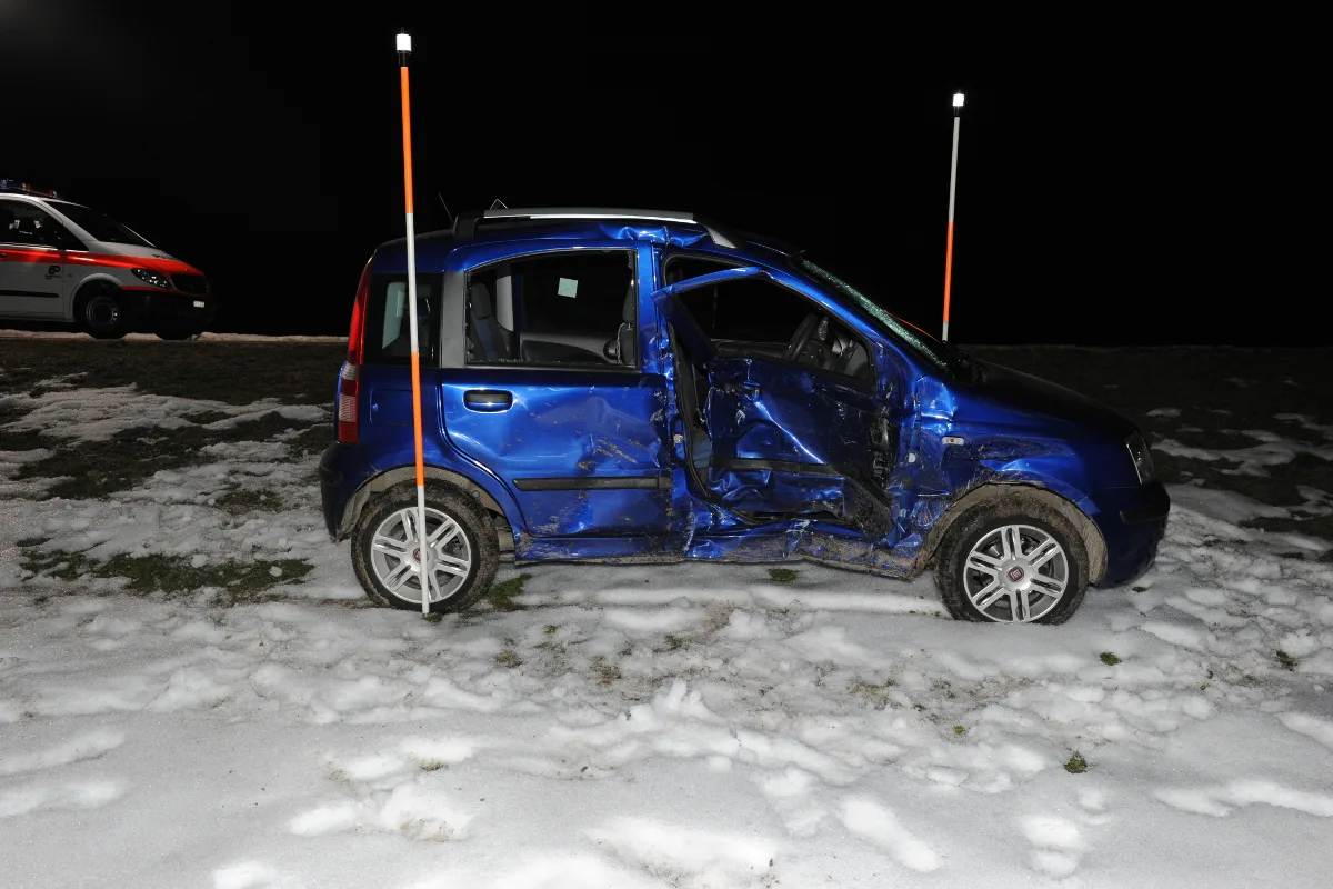 Frontalcrash in Ottikon fordert Verletzte