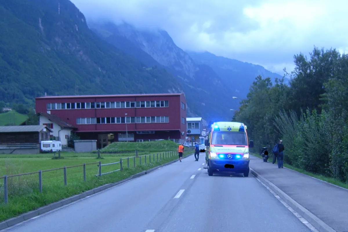 Rollerfahrer verletzt sich bei Selbstunfall in Schattdorf