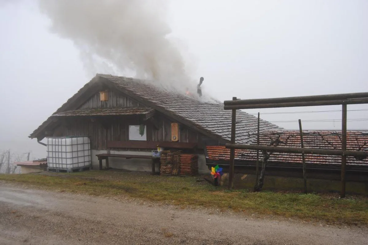 Wilchingen SH - Feuer in Rebhäuschen