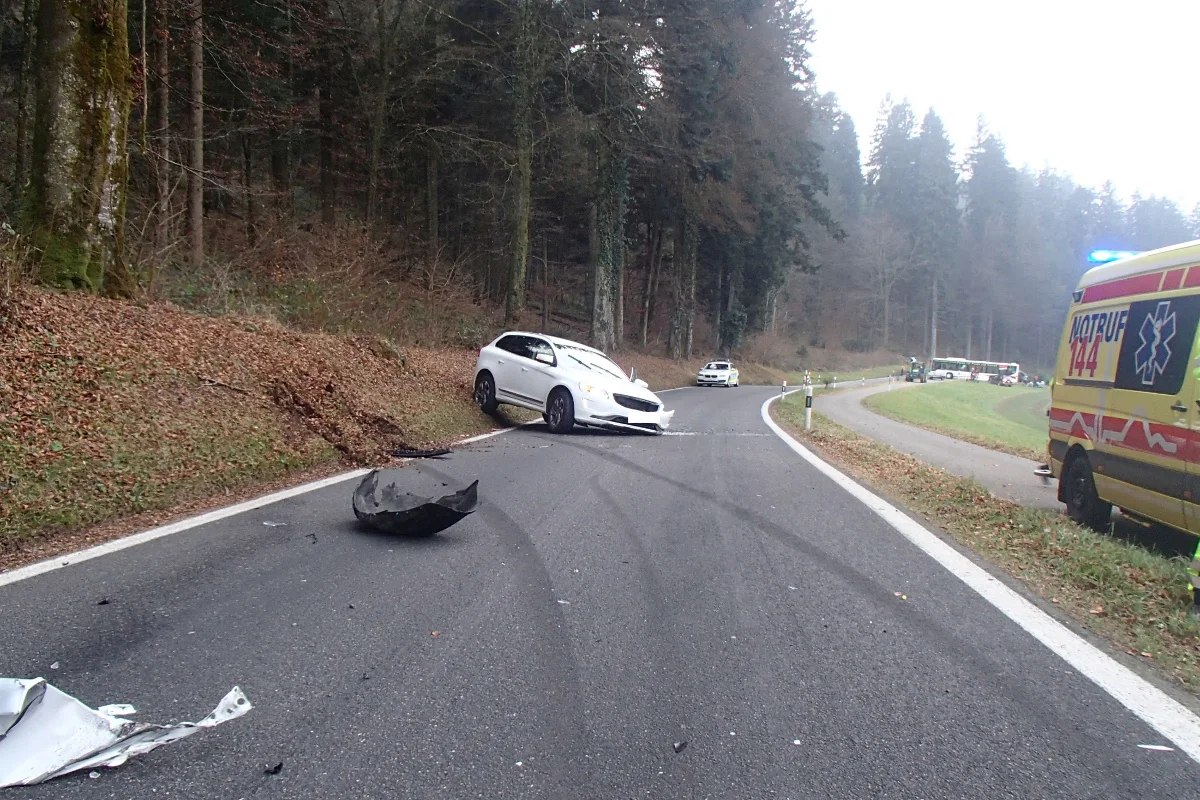 Ammerswil AG - Heftiger Crash auf Ausserortsstrecke 