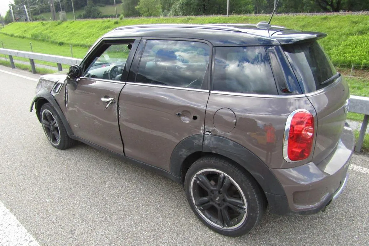 Mollis GL - Mit Mini auf der A3 verunglückt