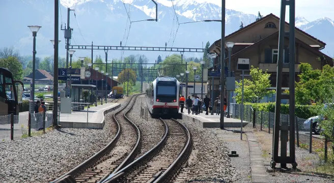 Zug erfasst Frau beim Bahnhof Alpnachstad