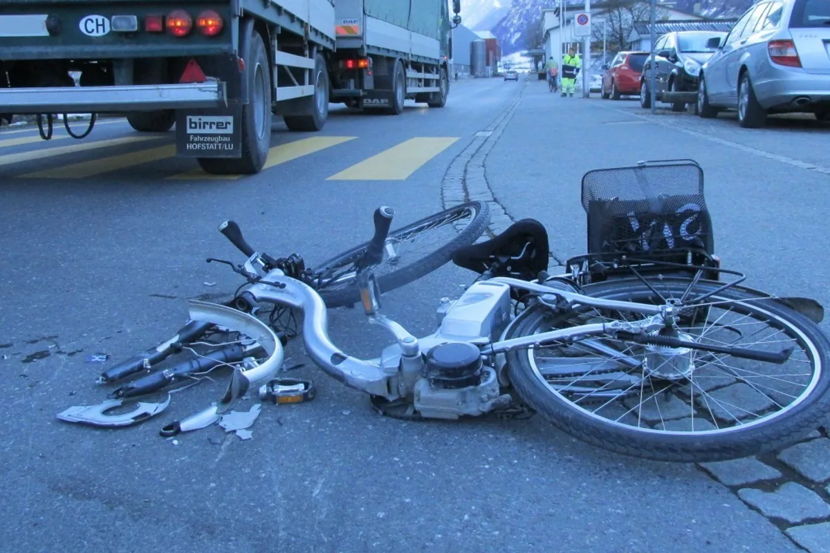 E-Bike-Lenkerin in Näfels überrollt