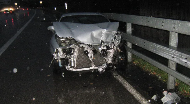 Alleinunfall auf der A3 bei Mollis