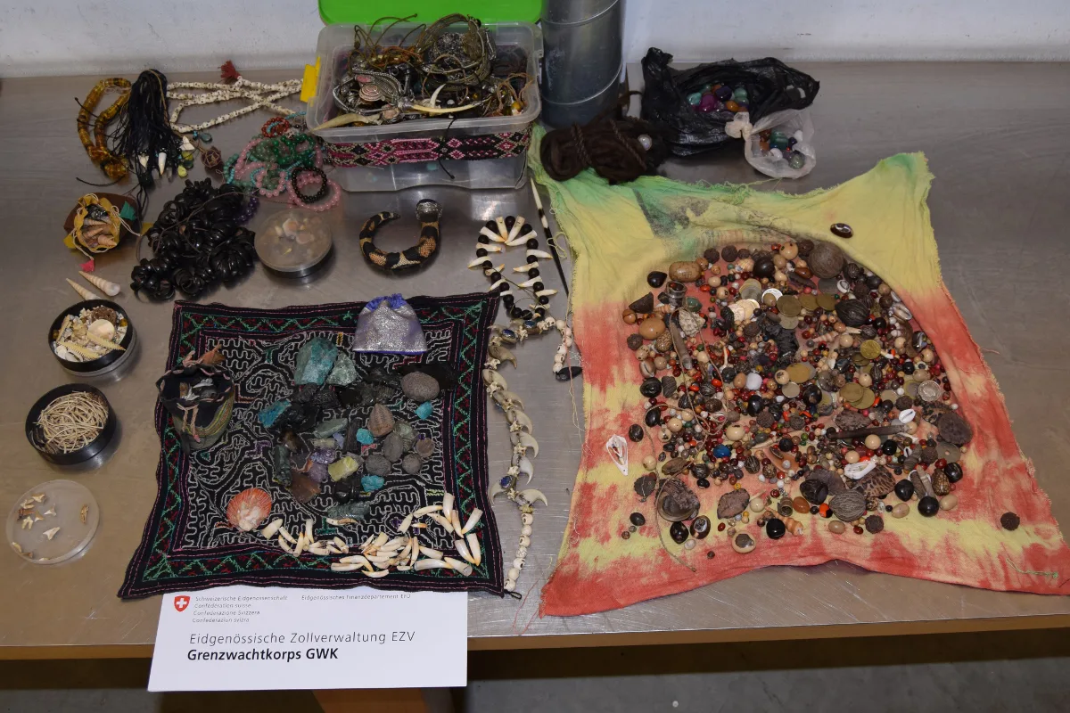 Kreuzlingen TG - Schmuck aus geschützten Tieren geschmuggelt