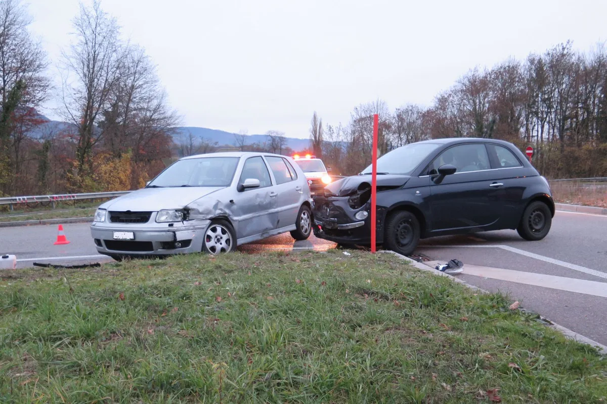 Münchenstein BL - Blechschaden bei Crash entstanden