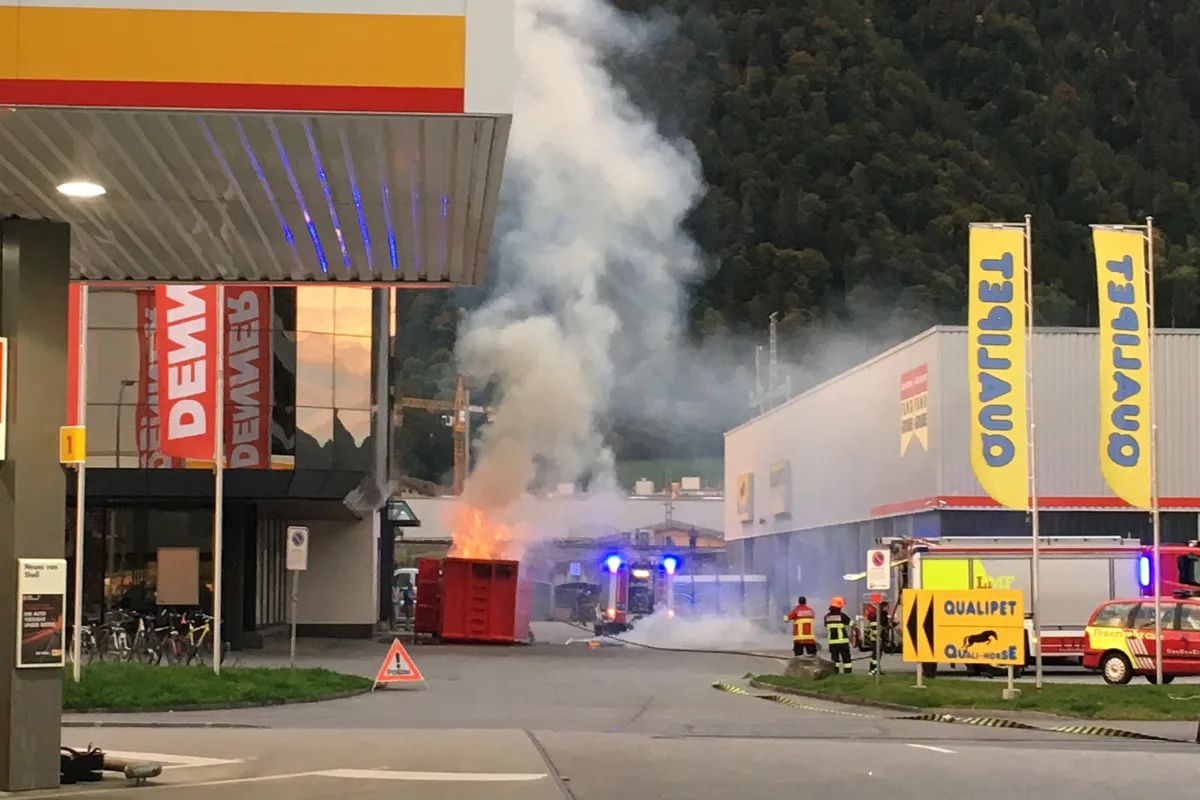 Chur GR - Flammen in Baumulde