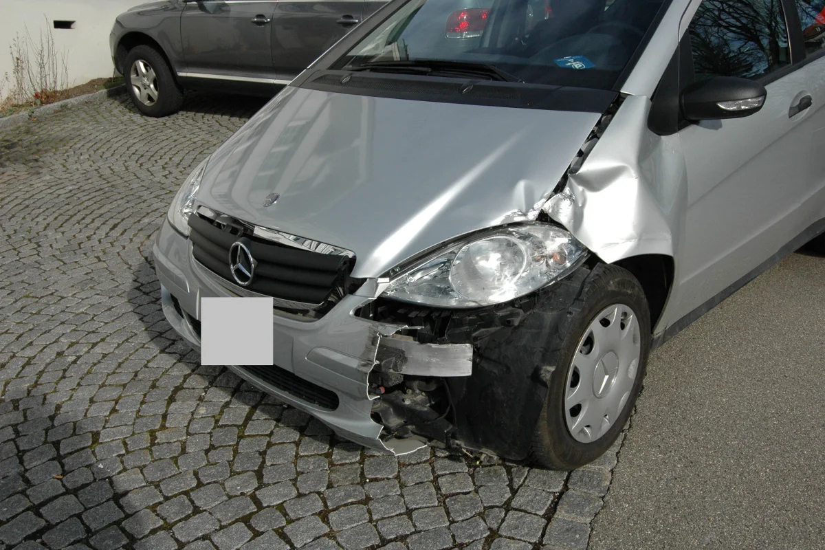 Kollision zwischen Auto und Lastwagen in Heiden