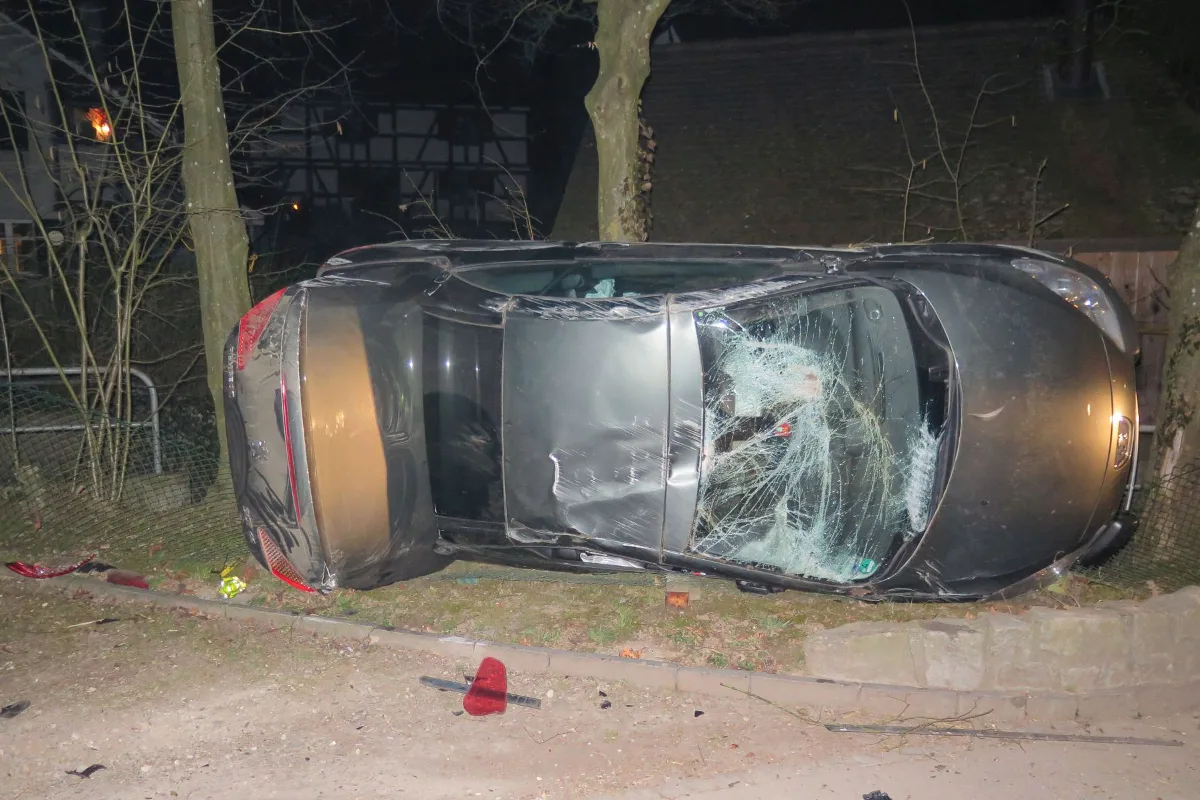 Mit gestohlenem Auto in Allschwil Alleinunfall gebaut