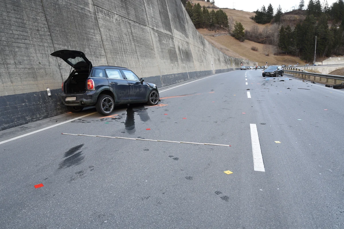 Alvaschein: Drei Verletzte bei Crash 