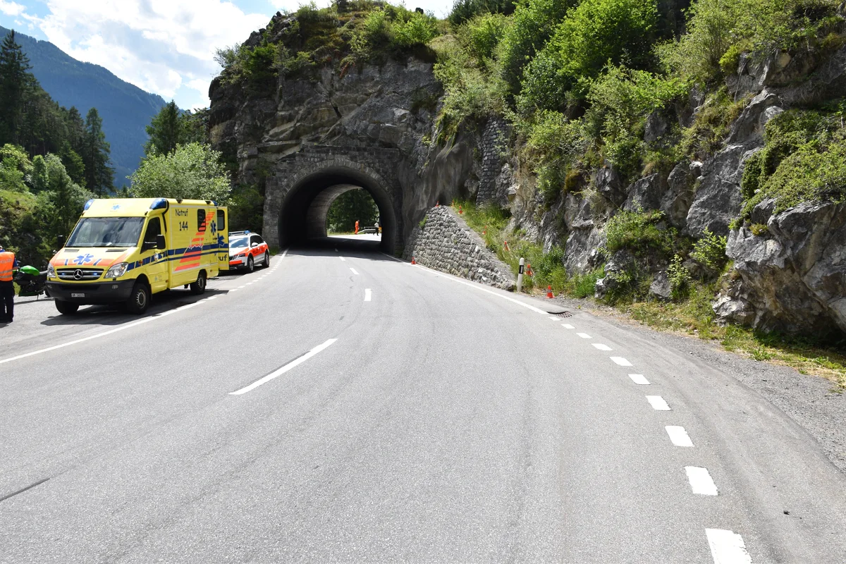 Alvaneu GR - Motorradfahrerin schwer verunglückt