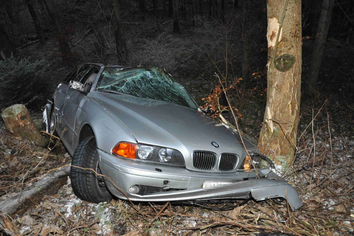 Balsthal SO - Mit BMW Böschung hinuntergestürzt