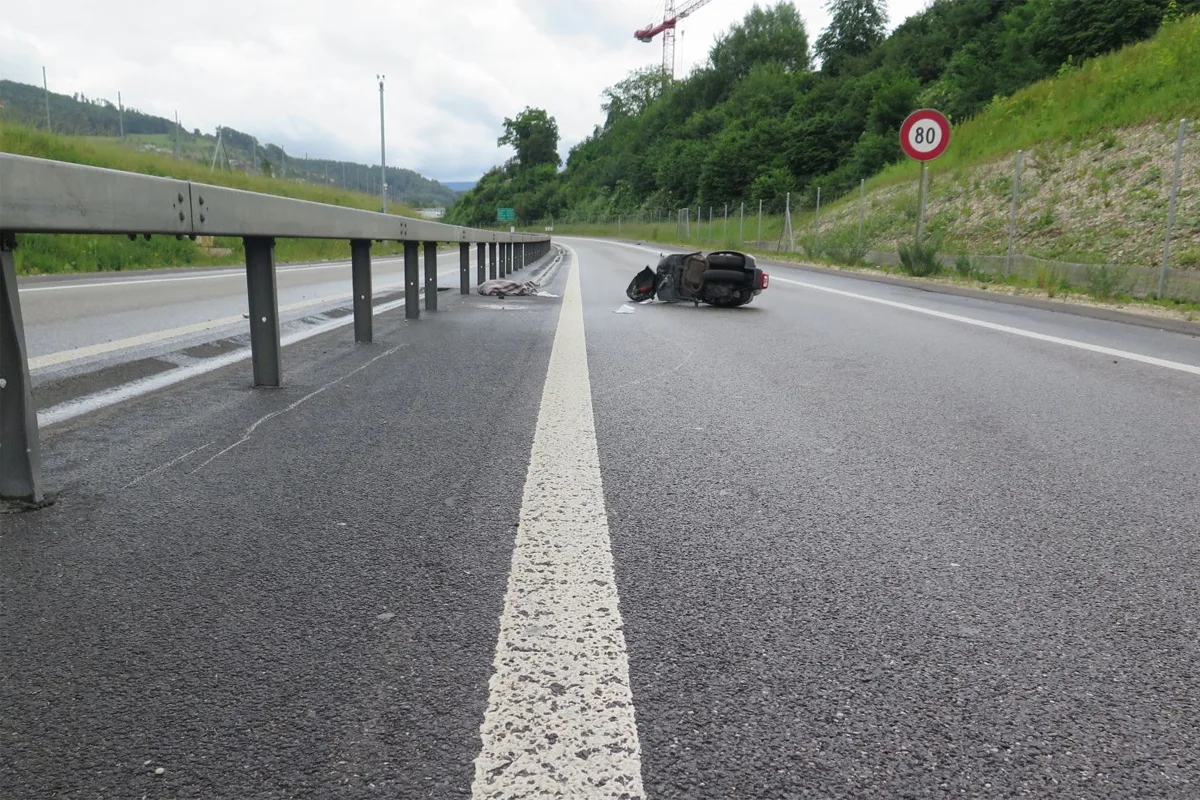 Füllinsdorf BL/A22: Rollerfahrer baut Selbstunfall - Zeugenaufruf