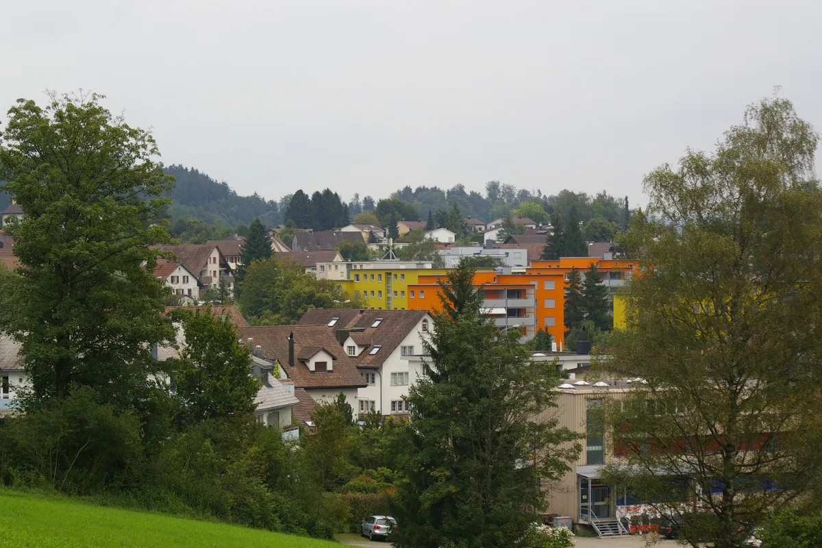 Joggerin in Nürensdorf unter Anhänger geraten - tot