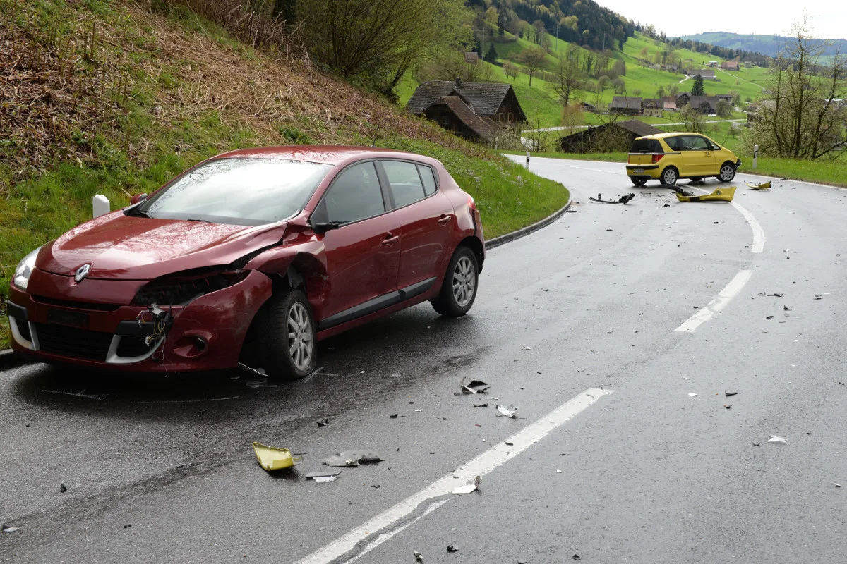 Verletzte bei Frontalkollision in Blatten LU
