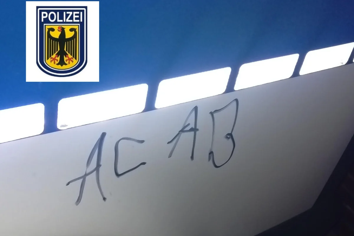 Bochum NRW - 16-Jährige "lackiert" Polizeiwagen