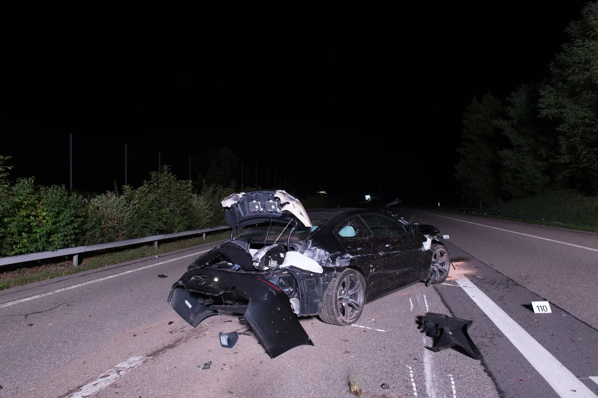 Drei Verletzte bei Crash auf der A53 bei Bubikon